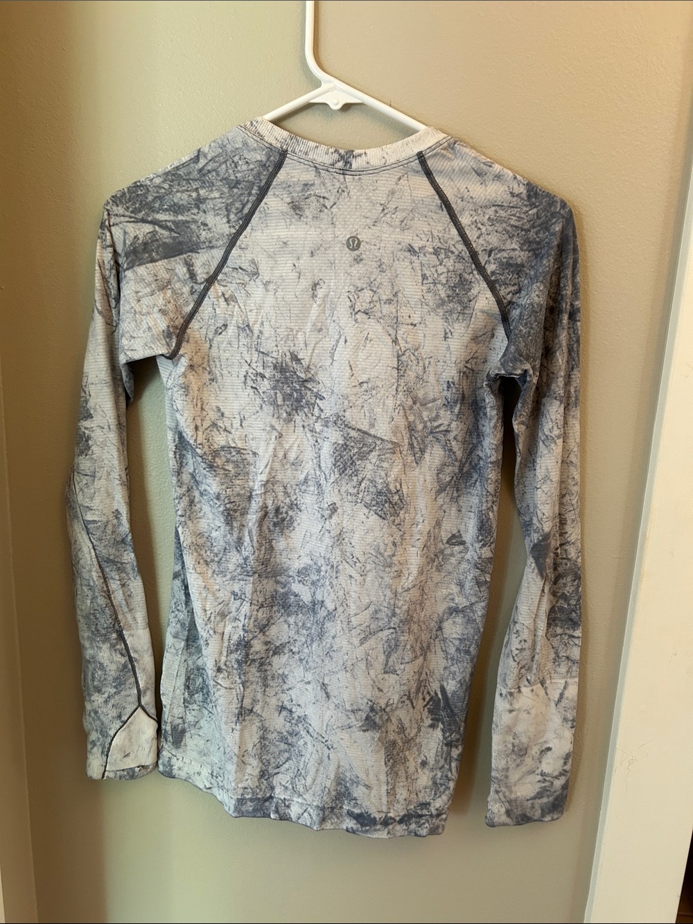 lululemon Swiftly Tech Tie-Dye Long Sleeve Top in blue and White.